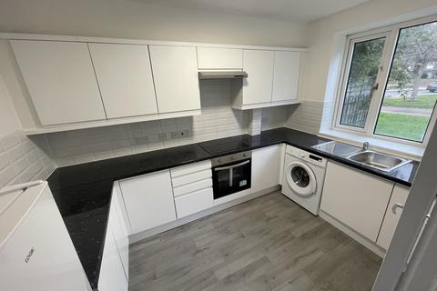 2 bedroom flat to rent, Casterbridge Road