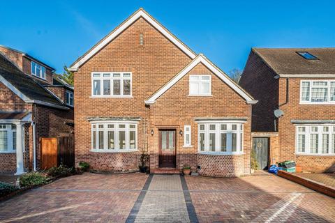 4 bedroom detached house to rent, Seymour Gardens, Feltham TW13