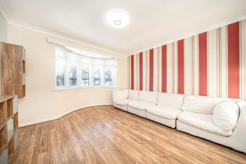 4 bedroom detached house to rent, Seymour Gardens, Feltham TW13