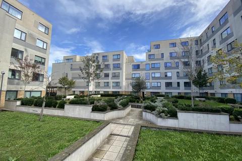 2 bedroom flat to rent, Town Lane, Staines TW19