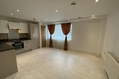 2 bedroom flat to rent, Town Lane, Staines TW19
