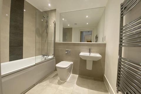 2 bedroom flat to rent, Town Lane, Staines TW19