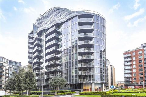3 bedroom flat to rent, Juniper Drive, London SW18