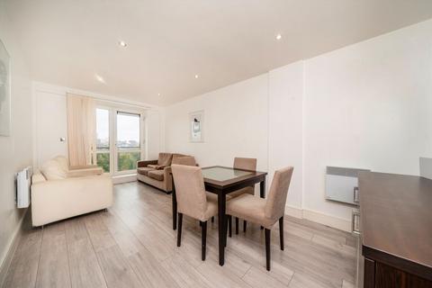 2 bedroom flat to rent, Chiswick High Road, London W4