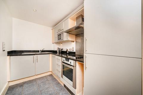 2 bedroom flat to rent, Chiswick High Road, London W4