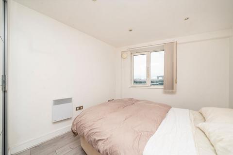 2 bedroom flat to rent, Chiswick High Road, London W4