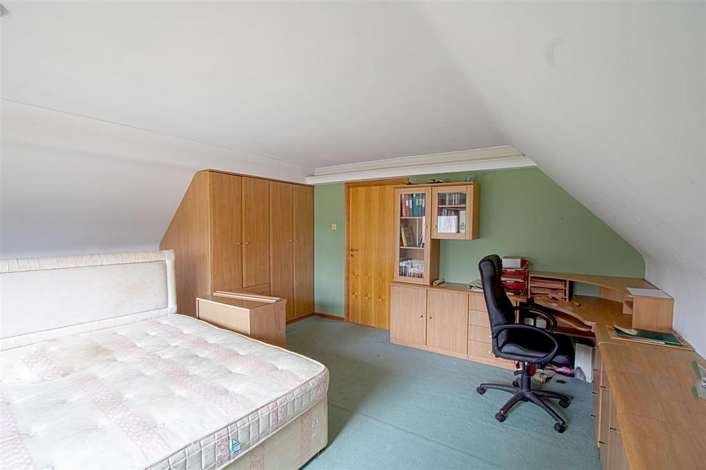 Bedroom left 1.jpg