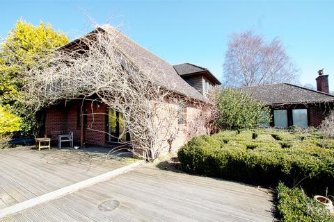 4 bedroom detached house for sale, Whites Hill, Ingatestone CM4