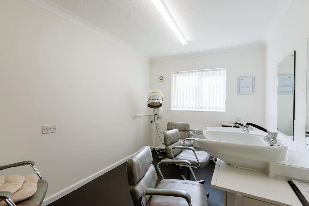 Amberley Court 10.jpg