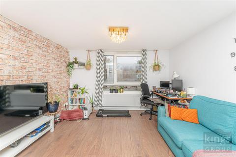 2 bedroom flat for sale, Altair Close, London