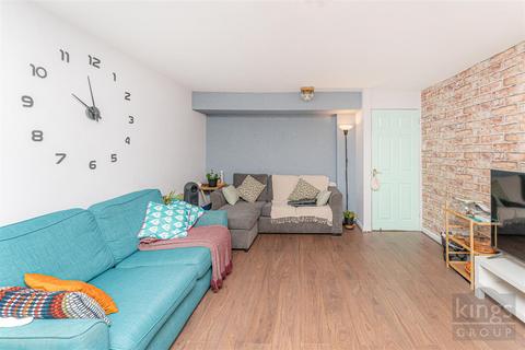 2 bedroom flat for sale, Altair Close, London