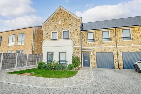 4 bedroom semi-detached house for sale, New Garrison Road, Southend-on-sea, SS3