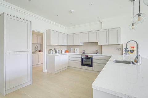 4 bedroom semi-detached house for sale, New Garrison Road, Southend-on-sea, SS3