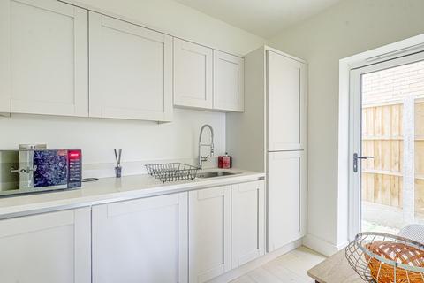 4 bedroom semi-detached house for sale, New Garrison Road, Southend-on-sea, SS3