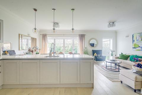 4 bedroom semi-detached house for sale, New Garrison Road, Southend-on-sea, SS3