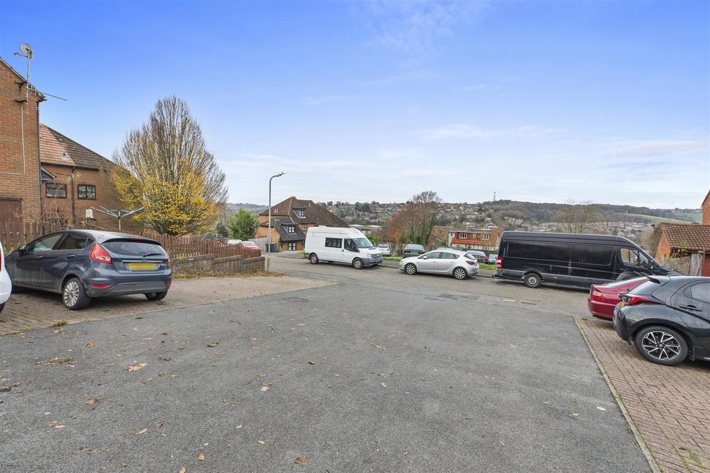 46 Lawsone Rise, HP13 5 NS-2.jpg
