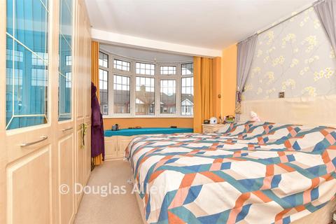 3 bedroom end of terrace house for sale, Havering Gardens, Chadwell Heath, Essex
