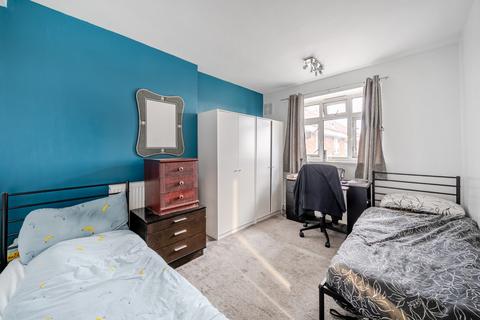 undefined, London Road, Mitcham, CR4