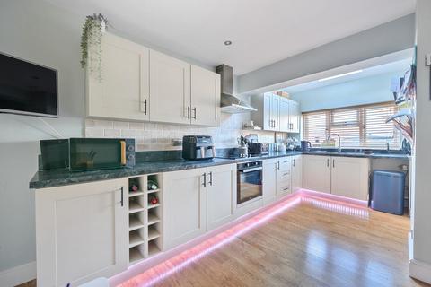 3 bedroom terraced house for sale, Foresters Park Road, Melksham