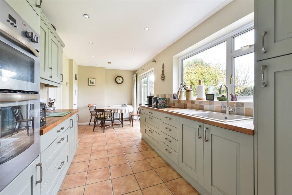 Kitchen/Breakfast Rm