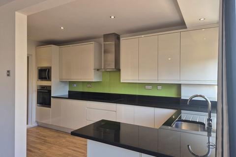 2 bedroom semi-detached house to rent, Mallory Drive, Kidderminster