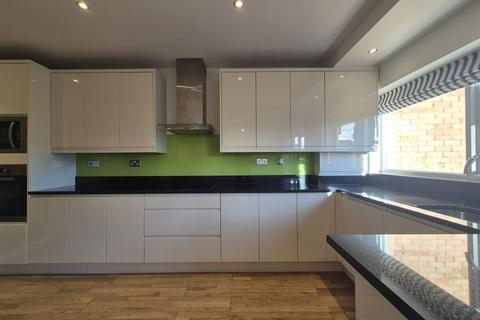 2 bedroom semi-detached house to rent, Mallory Drive, Kidderminster