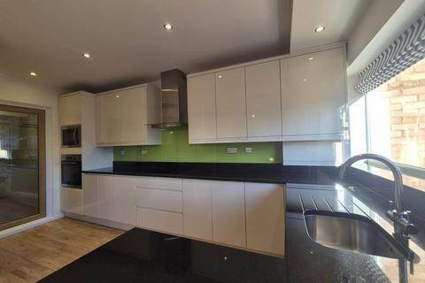 2 bedroom semi-detached house to rent, Mallory Drive, Kidderminster