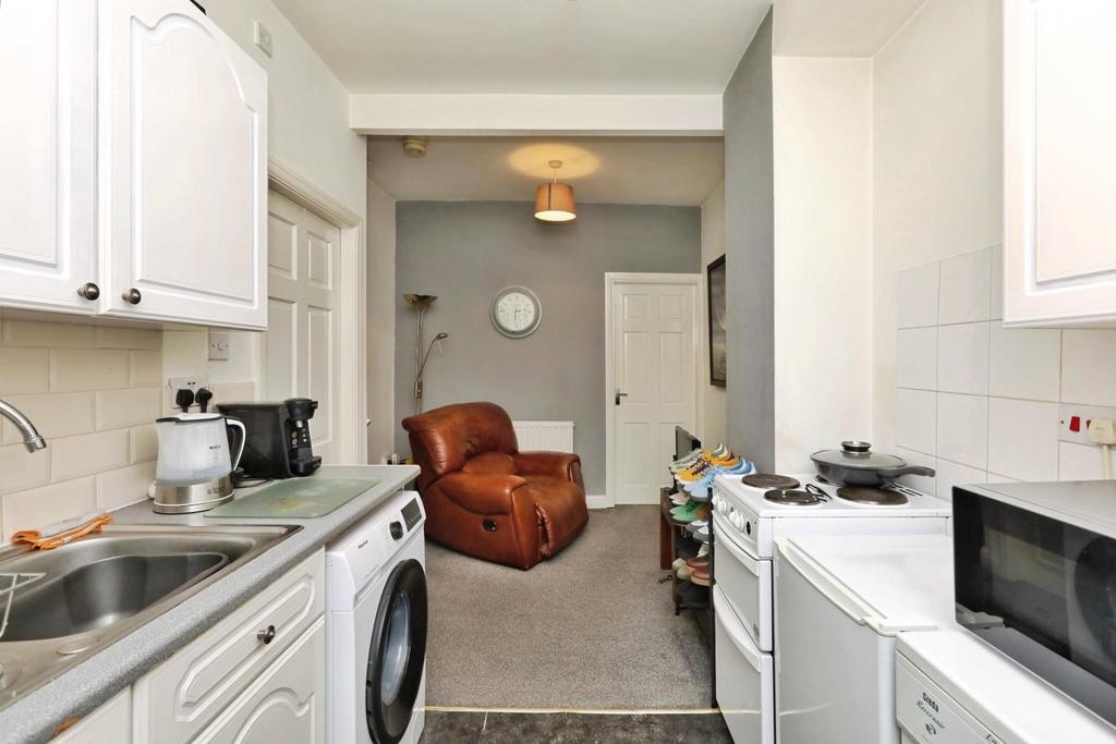 Entrance way/kitchen