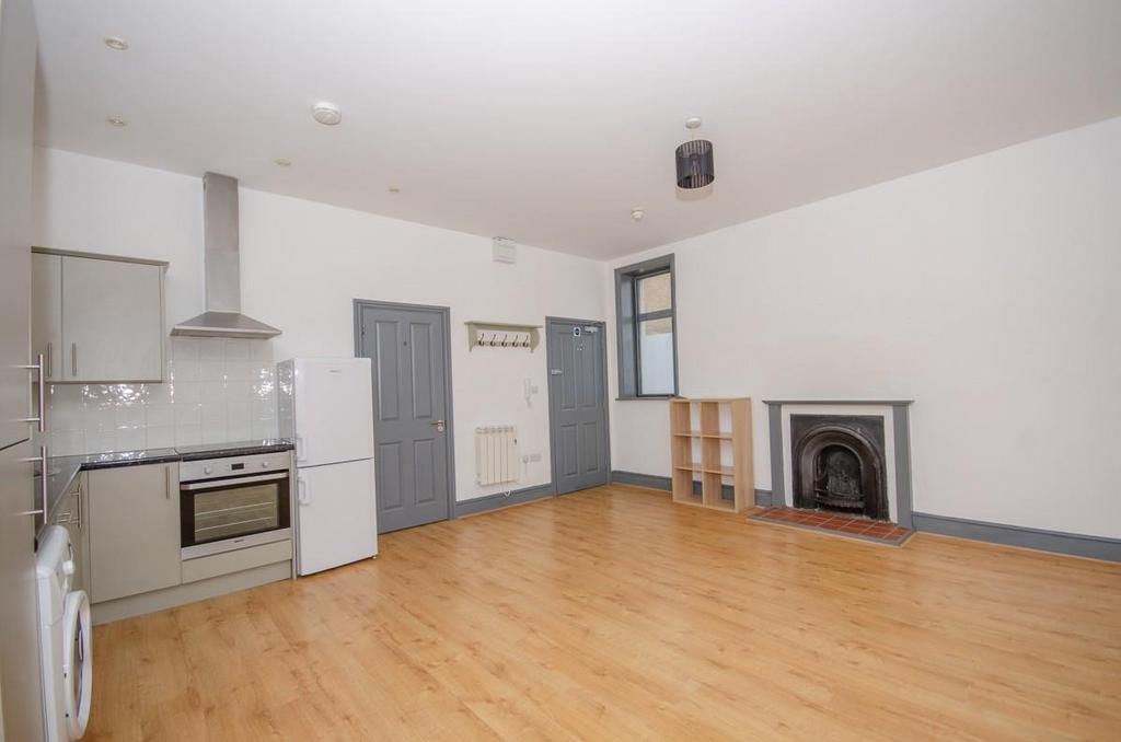 Living room pic 2.jpg