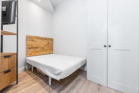 Studio to rent, Bramley Road, London, W10