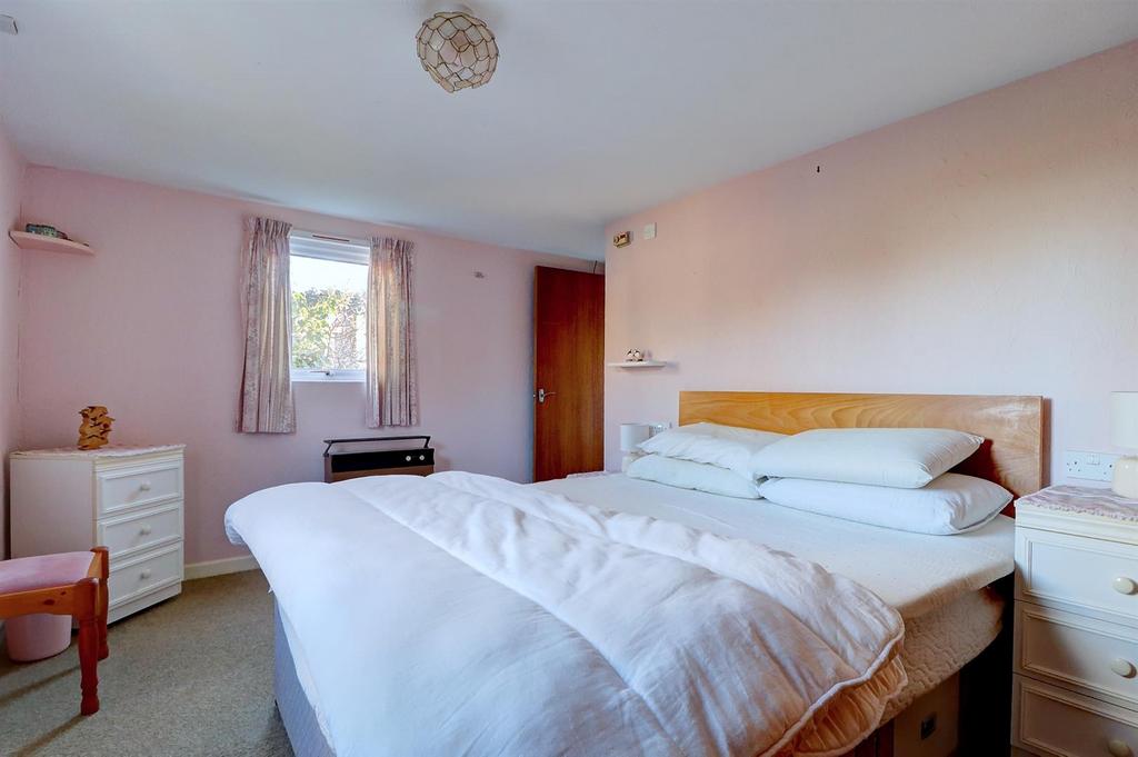 Bedroom 1 .2.jpg