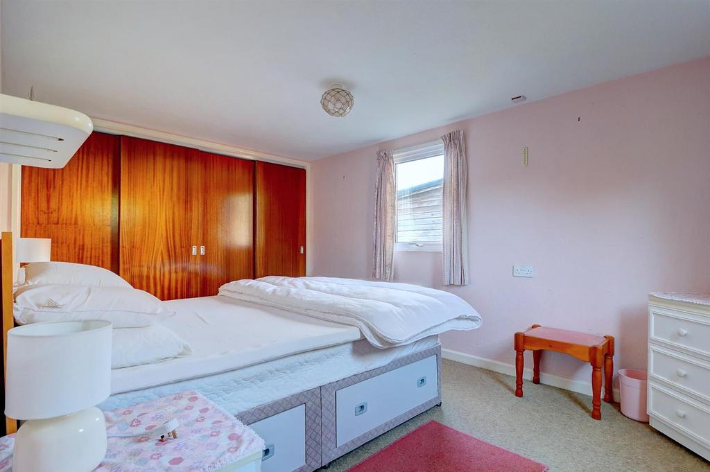 Bedroom 1 .1.jpg