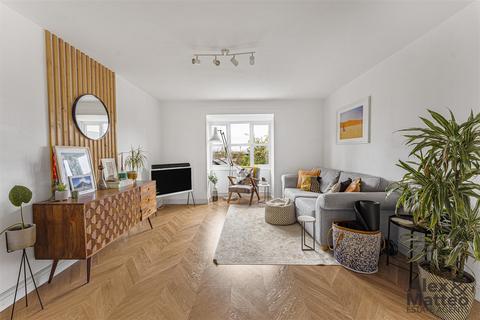 2 bedroom flat for sale, Lowry Court, Bermondsey, SE16