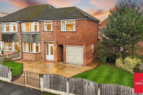 4 bedroom semi-detached house for sale, Highbury Avenue, Irlam, M44
