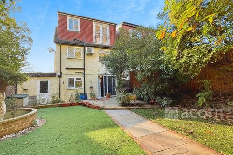 4 bedroom semi-detached house to rent, Rochester Drive Bexley DA5