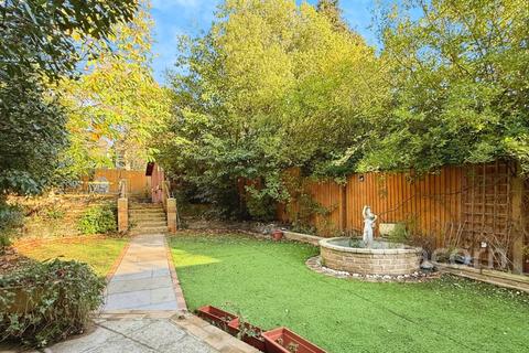 4 bedroom semi-detached house to rent, Rochester Drive Bexley DA5
