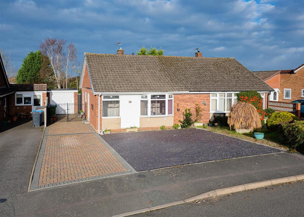 12a Blakeley Heath Drive-9.jpg