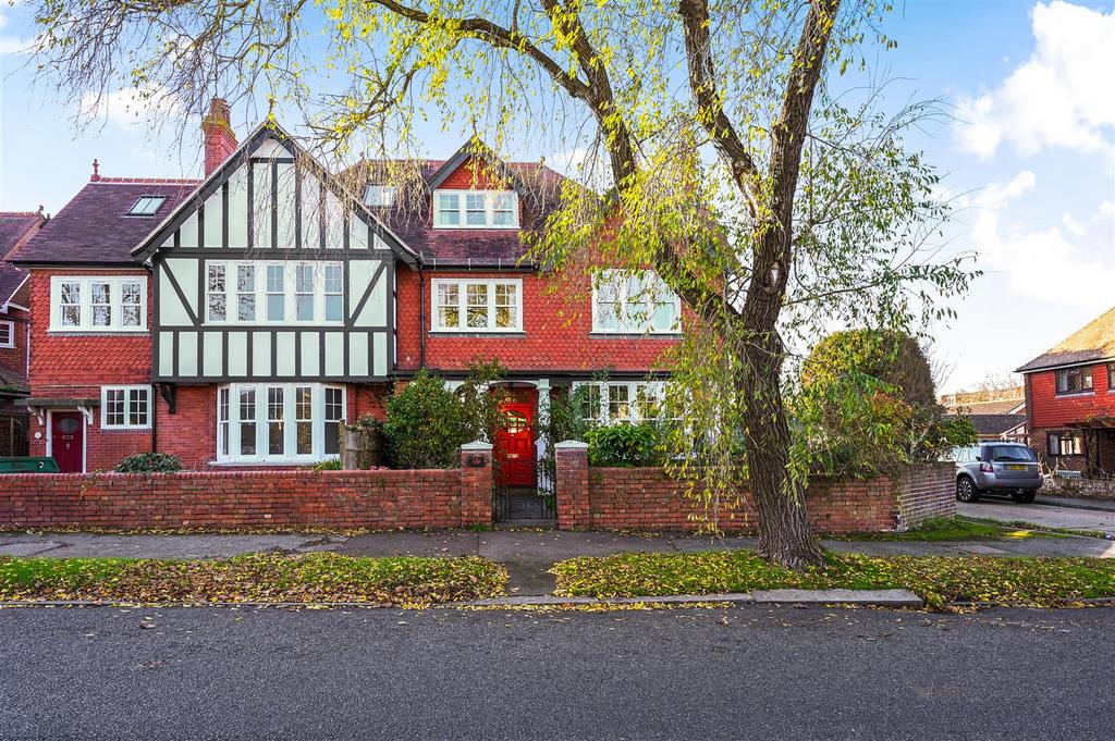 43 A SUTHERLAND AVENUE - TN93 QL (46).jpg