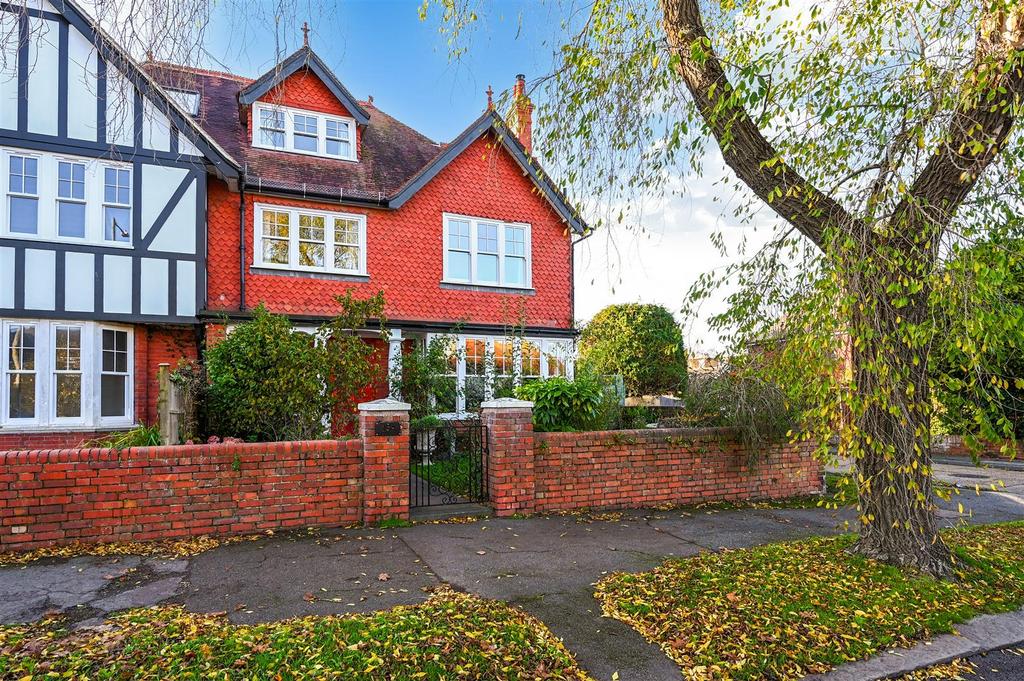 43 A SUTHERLAND AVENUE - TN93 QL (47).jpg