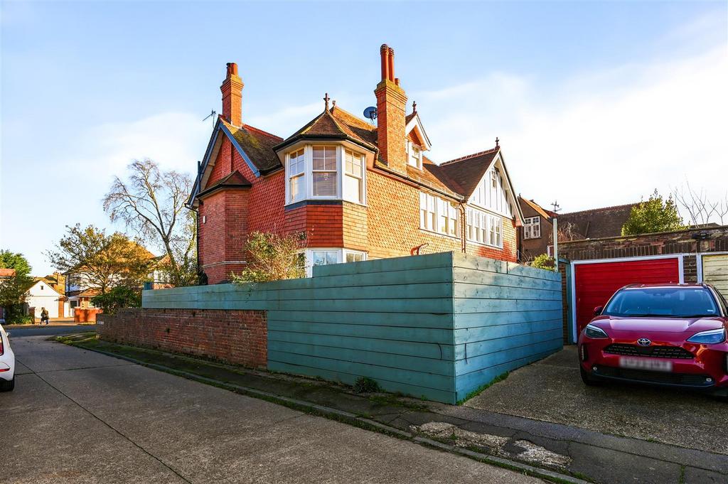 43 A SUTHERLAND AVENUE - TN93 QL (31).jpg