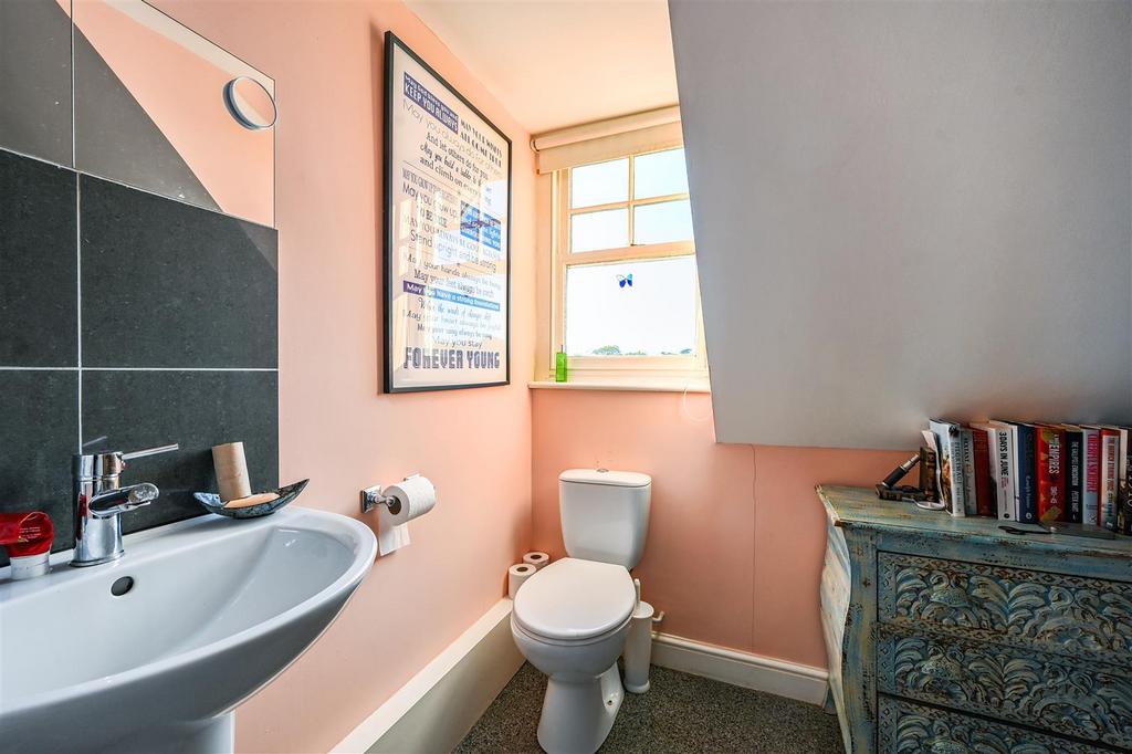 43 A SUTHERLAND AVENUE - TN93 QL (9).jpg