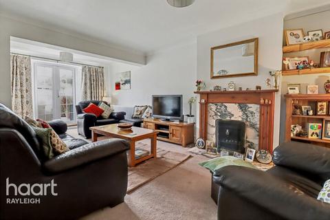 3 bedroom semi-detached house for sale, Kingswood Crescent, Rayleigh