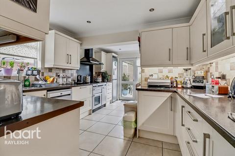 3 bedroom semi-detached house for sale, Kingswood Crescent, Rayleigh