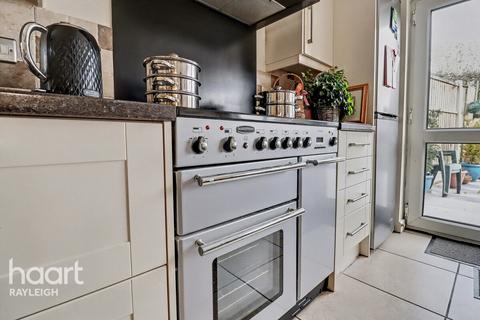 3 bedroom semi-detached house for sale, Kingswood Crescent, Rayleigh