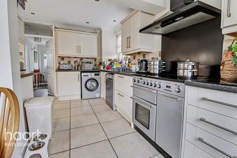 3 bedroom semi-detached house for sale, Kingswood Crescent, Rayleigh