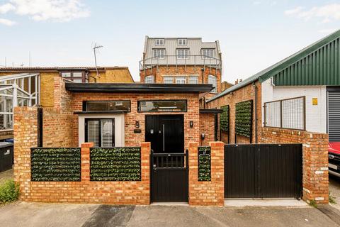 2 bedroom flat to rent, Gloucester Road Acton