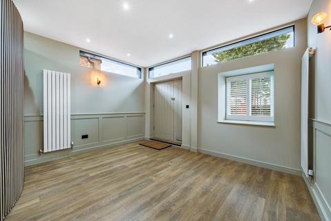 2 bedroom flat to rent, Gloucester Road Acton