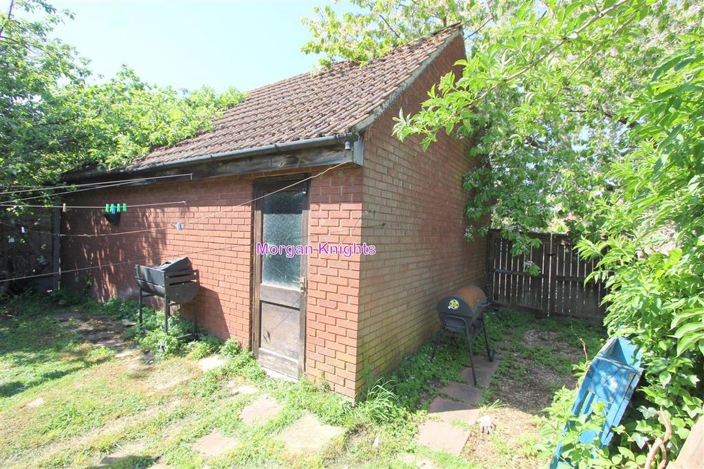 Shed at rear: