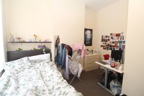 8 bedroom private hall to rent, Ruthin Gardens, Cardiff CF24