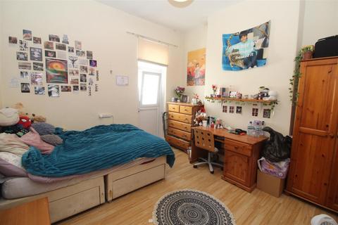 8 bedroom private hall to rent, Ruthin Gardens, Cardiff CF24